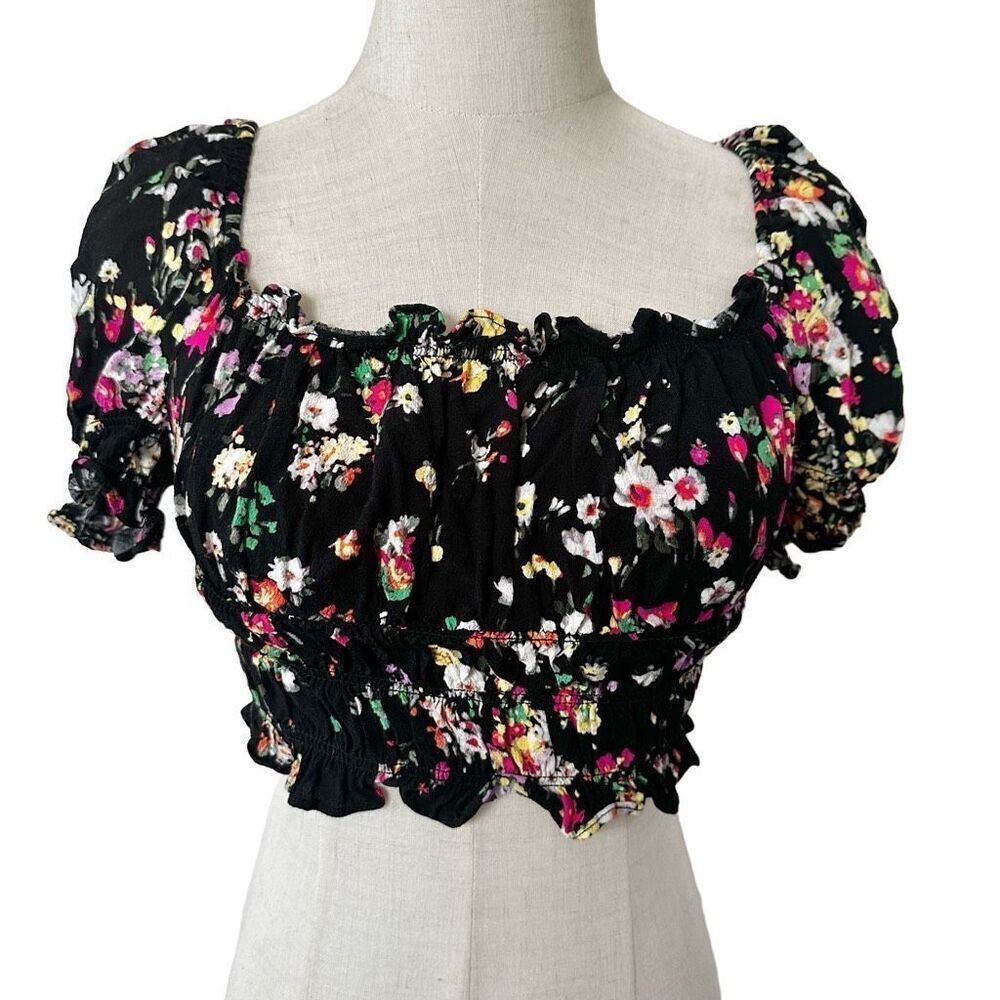 H & M black floral puff sleeve short sleeved top